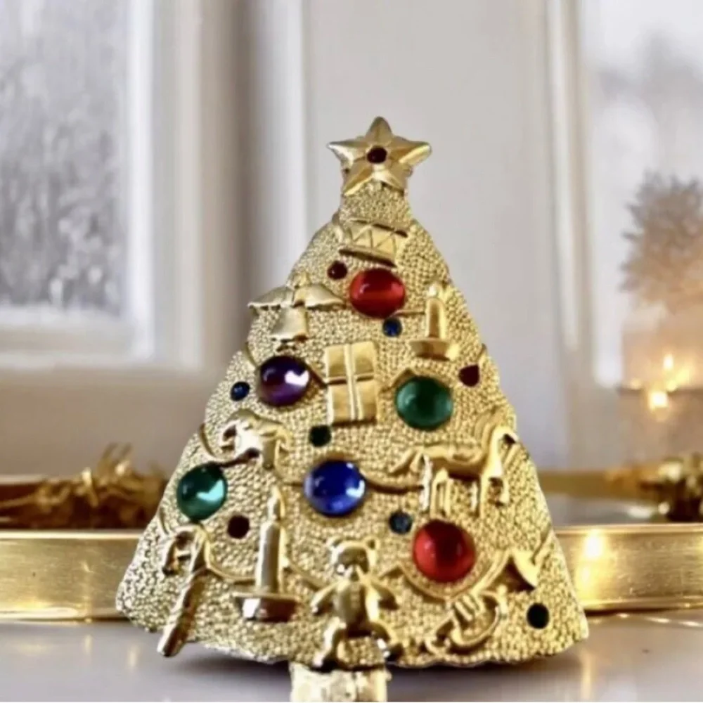 JJ 1986 Christmas Tree Brooch Pin Rhinestones Star Gold Tone Signed